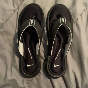 Women’s Nike flip flops